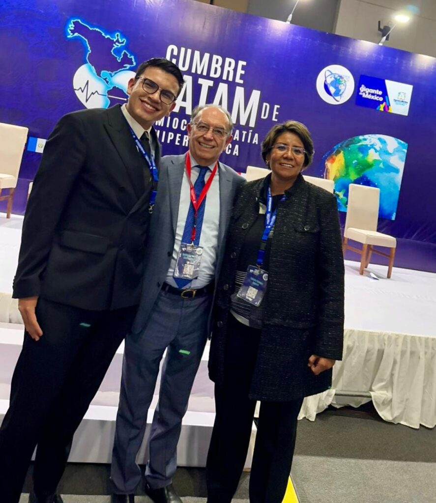 Dr. Guillermo Llamas y alumnos