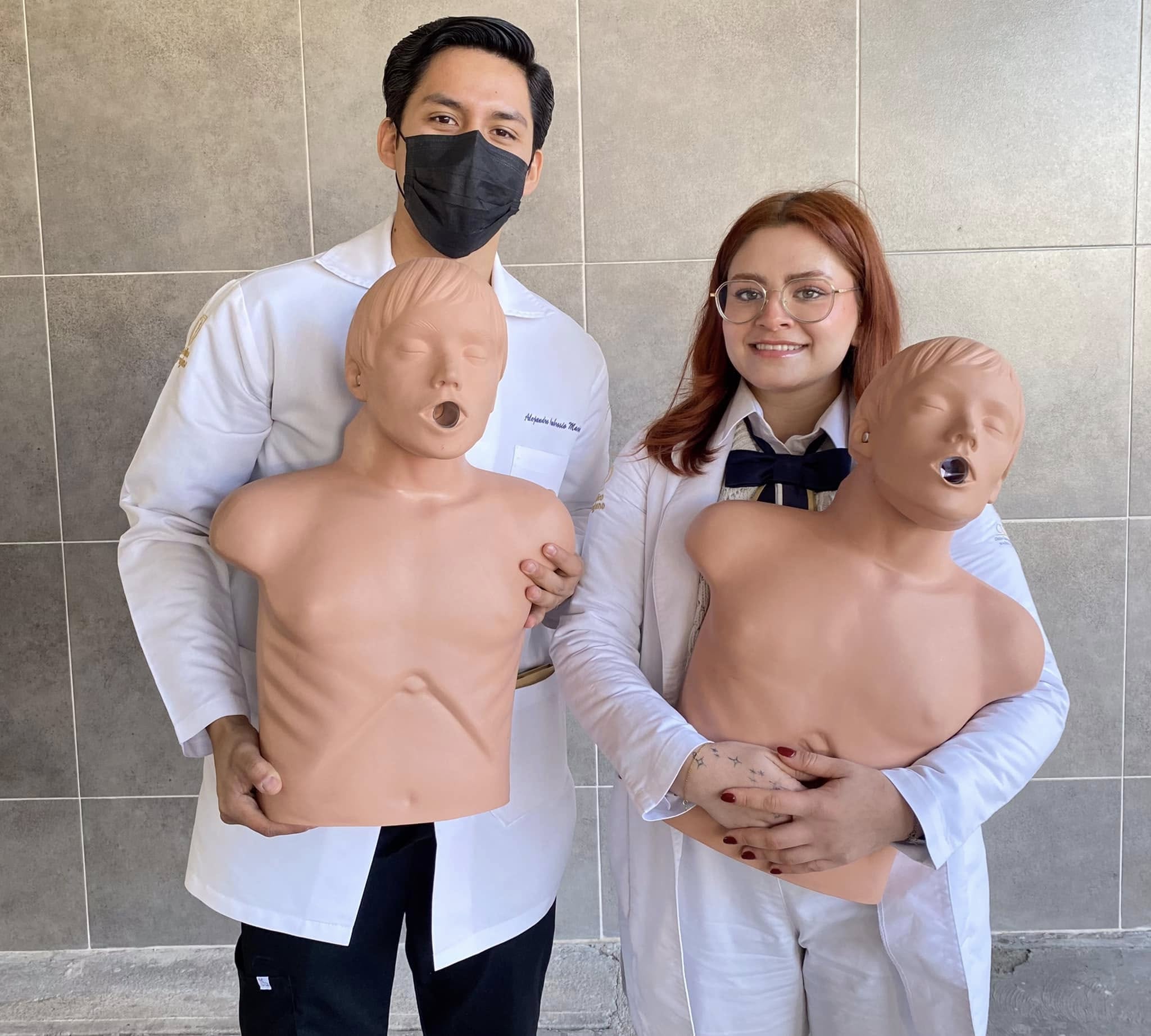 Read more about the article Primera Experiencia Médica: Taller de RCP en Visitas Escolares de CUESA